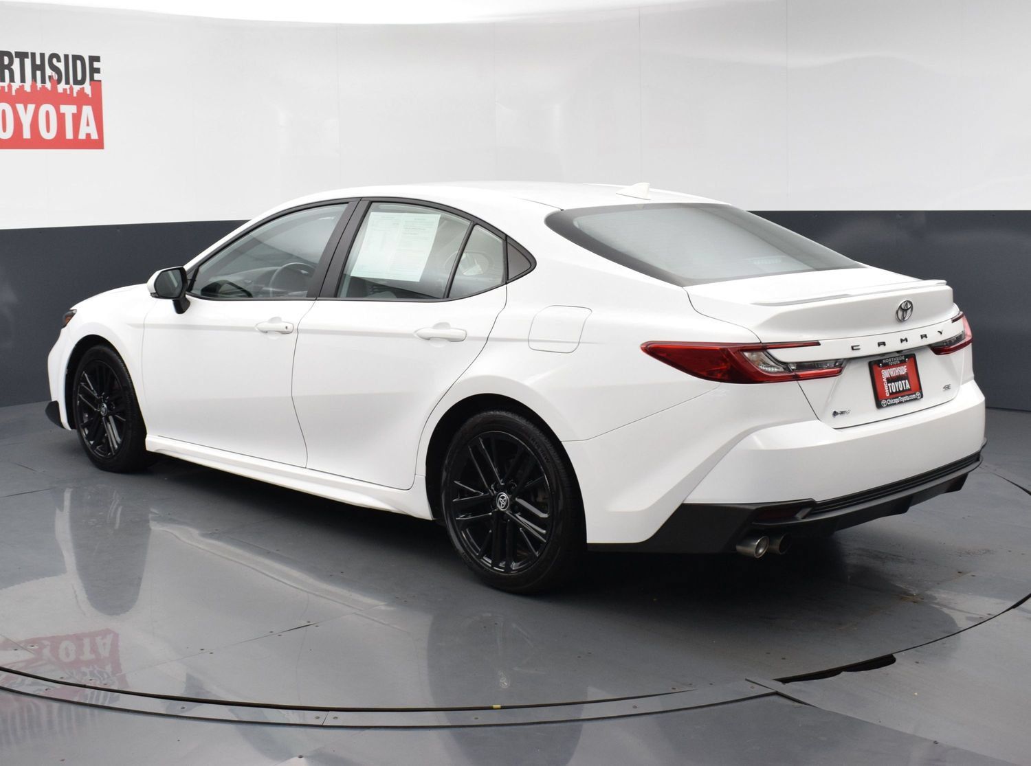 Used 2025 Toyota Camry SE FWD image 3
