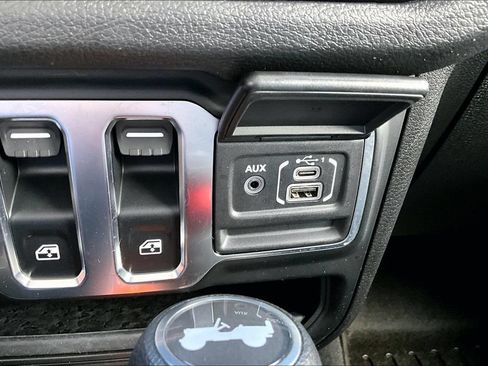 Used 2025 Jeep Wrangler Sport AWD/4WD image 16