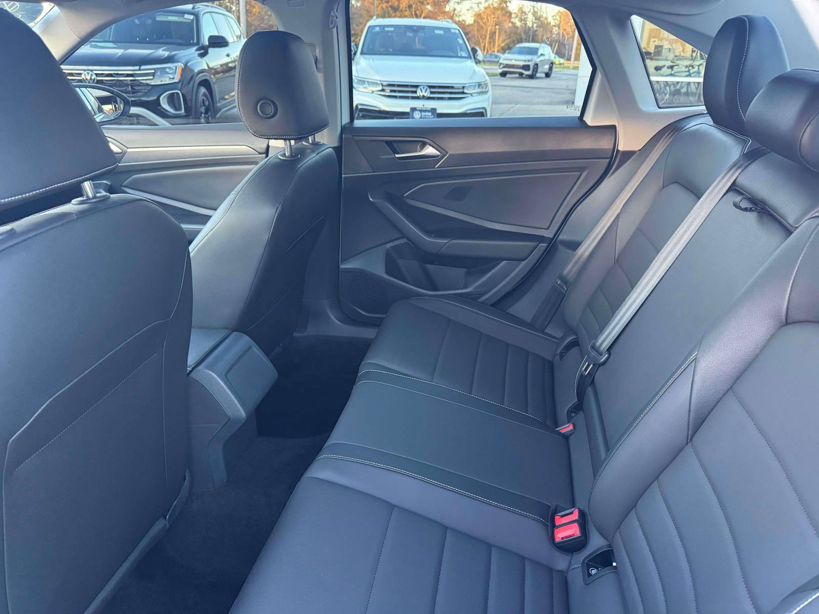 Used 2024 Volkswagen Jetta SE w/ Panoramic Sunroof Package FWD image 9