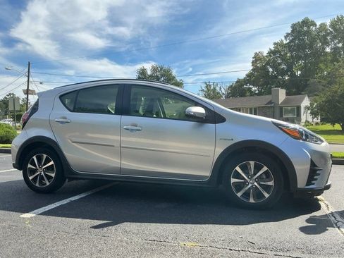 Used 2018 Toyota Prius C One FWD image 3