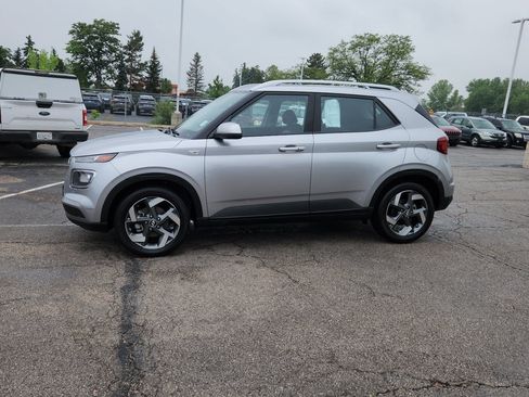 Used 2024 Hyundai Venue SEL FWD image 4