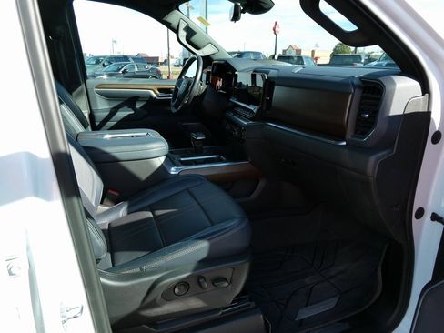 Used 2022 Chevrolet Silverado 1500 High Country w/ Technology Package image 15