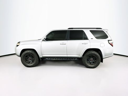 Used 2017 Toyota 4Runner SR5 image 4