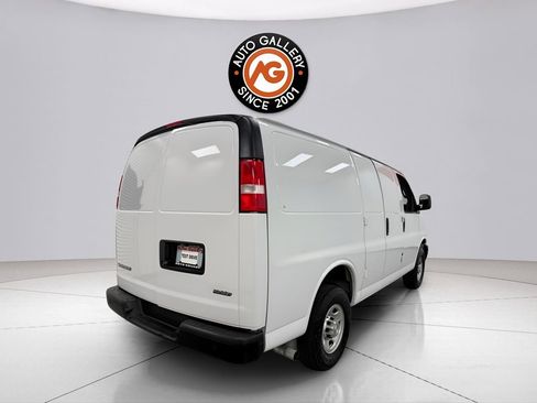 Used 2023 Chevrolet Express 3500 w/ Driver Convenience Package RWD image 7