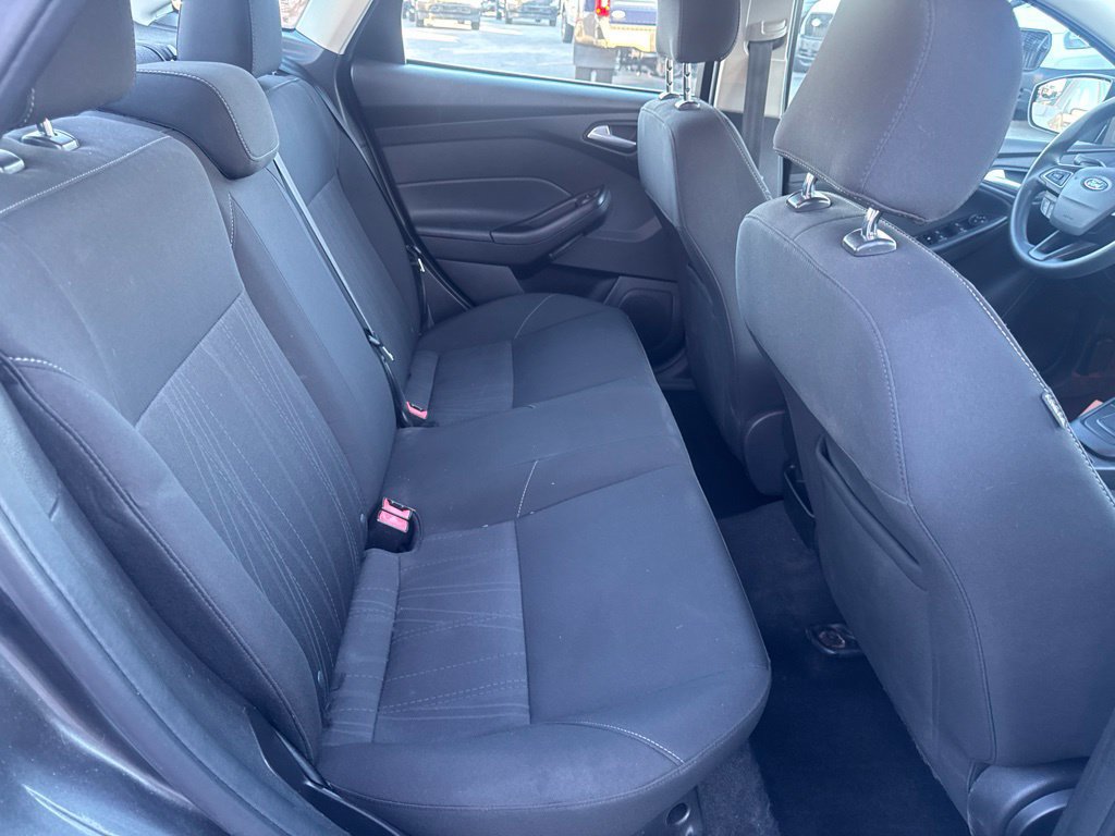 Used 2015 Ford Focus SE FWD image 35
