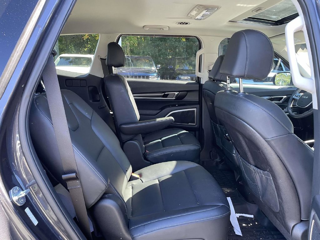 Used 2025 Kia Telluride S FWD image 14