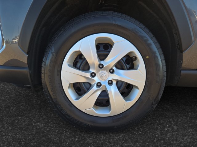 Certified 2022 Toyota RAV4 LE AWD/4WD image 4