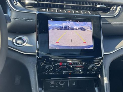 New 2025 Jeep Grand Cherokee L Altitude image 17