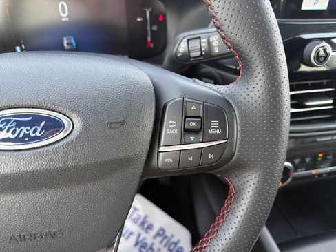 Used 2025 Ford Escape ST-Line AWD/4WD image 17
