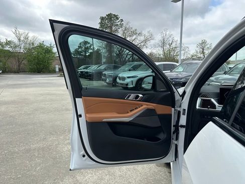 Certified 2025 BMW X5 xDrive40i w/ M Sport Package image 9