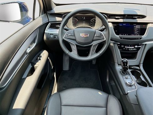 New 2025 Cadillac XT5 Luxury image 22
