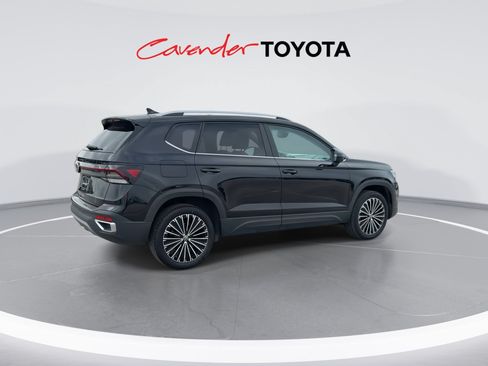 Used 2026 Volkswagen Taos SE FWD image 8