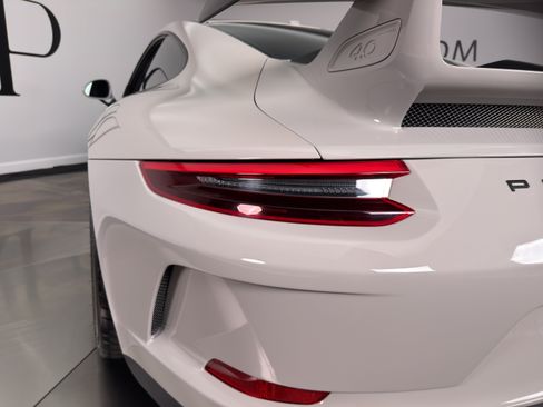 Used 2018 Porsche 911 GT3 RWD image 15
