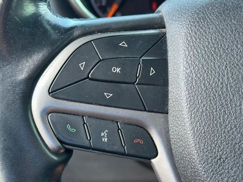 Used 2018 Jeep Grand Cherokee Laredo AWD/4WD image 15