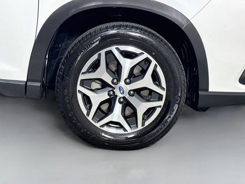 Used 2023 Subaru Forester Premium AWD/4WD image 32