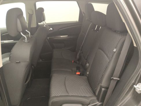 Used 2018 Dodge Journey SE w/ Popular Equipment Group FWD image 18