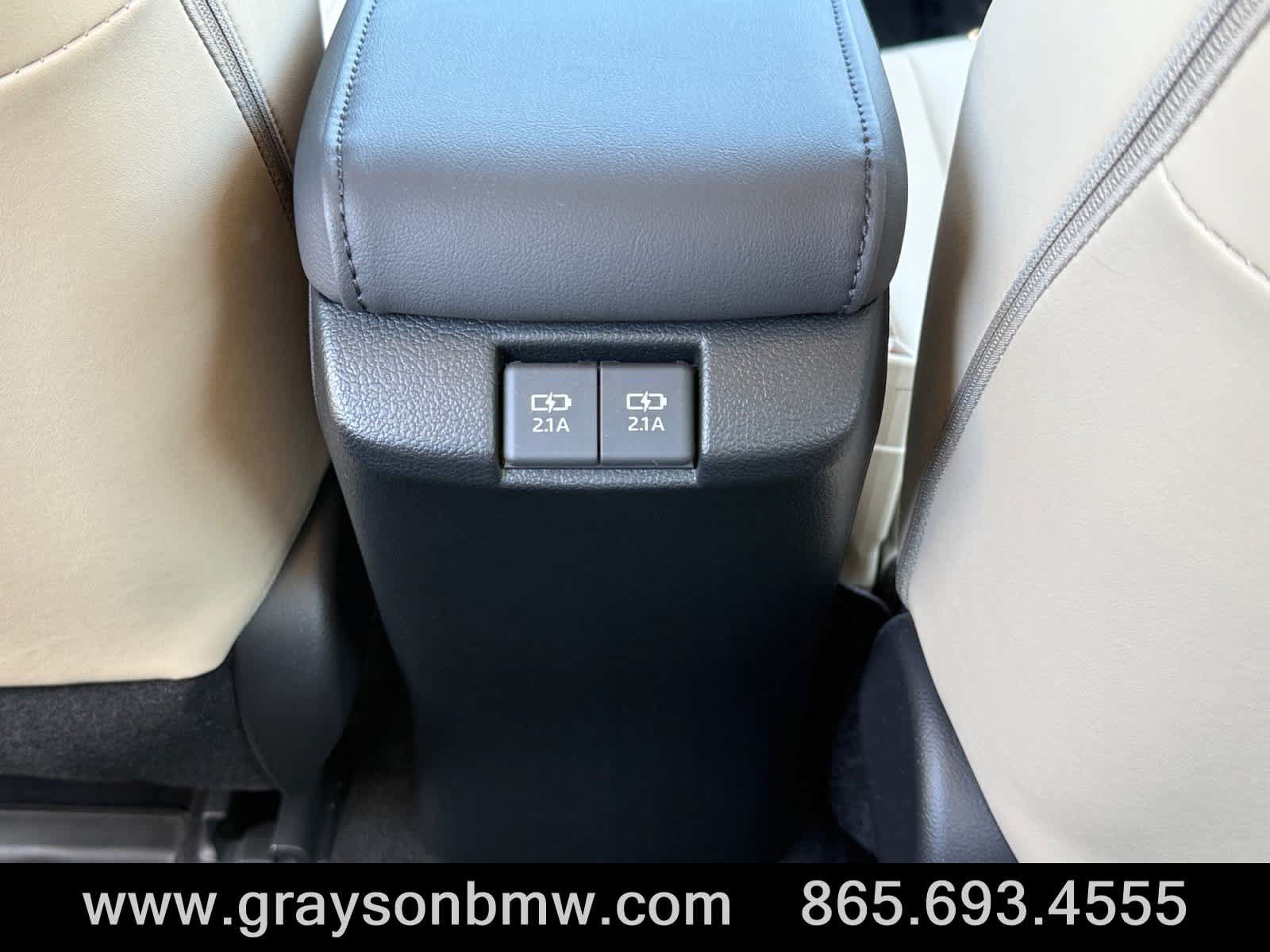 Used 2022 Toyota Prius Limited w/ Premium Convenience Package FWD image 18