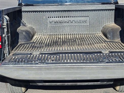 Used 2024 Nissan Frontier SV image 21