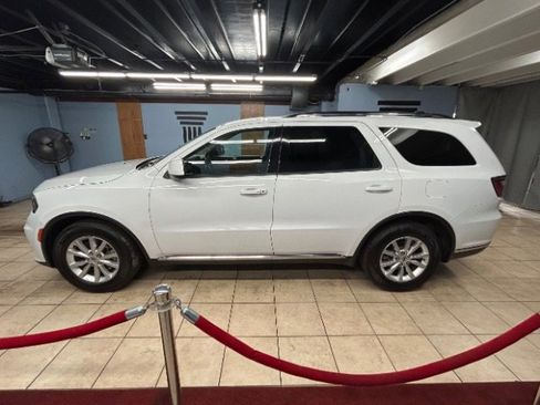 Used 2022 Dodge Durango SXT image 2