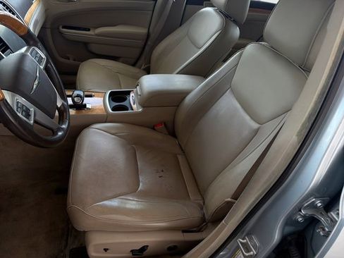 Used 2013 Chrysler 300 C RWD image 19