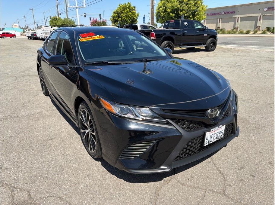 Used 2019 Toyota Camry SE w/ Carpet Mat Package FWD image 3