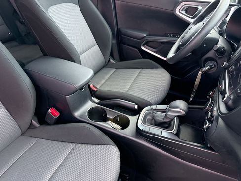 Used 2025 Kia Soul LX w/ LX Technology Package FWD image 21
