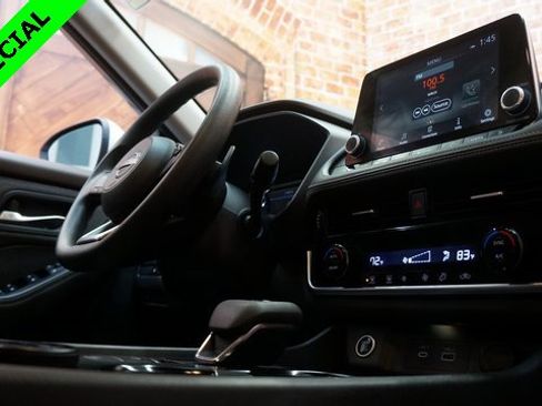 Used 2022 Nissan Rogue SV image 50