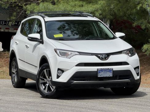 Used 2018 Toyota RAV4 XLE AWD/4WD image 1
