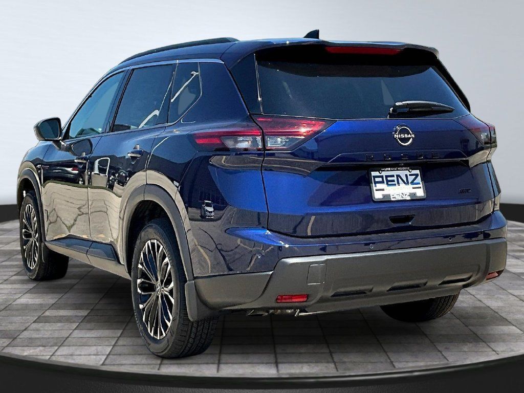 Used 2026 Nissan Rogue Dark Armor AWD/4WD image 3