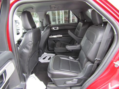 Used 2021 Ford Explorer XLT w/ Equipment Group 202A image 12