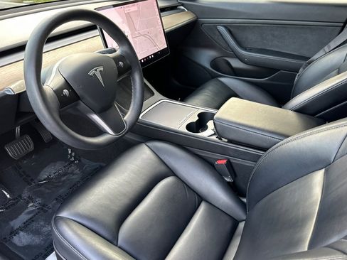 Used 2021 Tesla Model 3 Standard Range Plus image 9