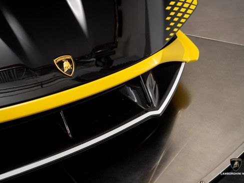 Used 2024 Lamborghini Huracan STO image 4