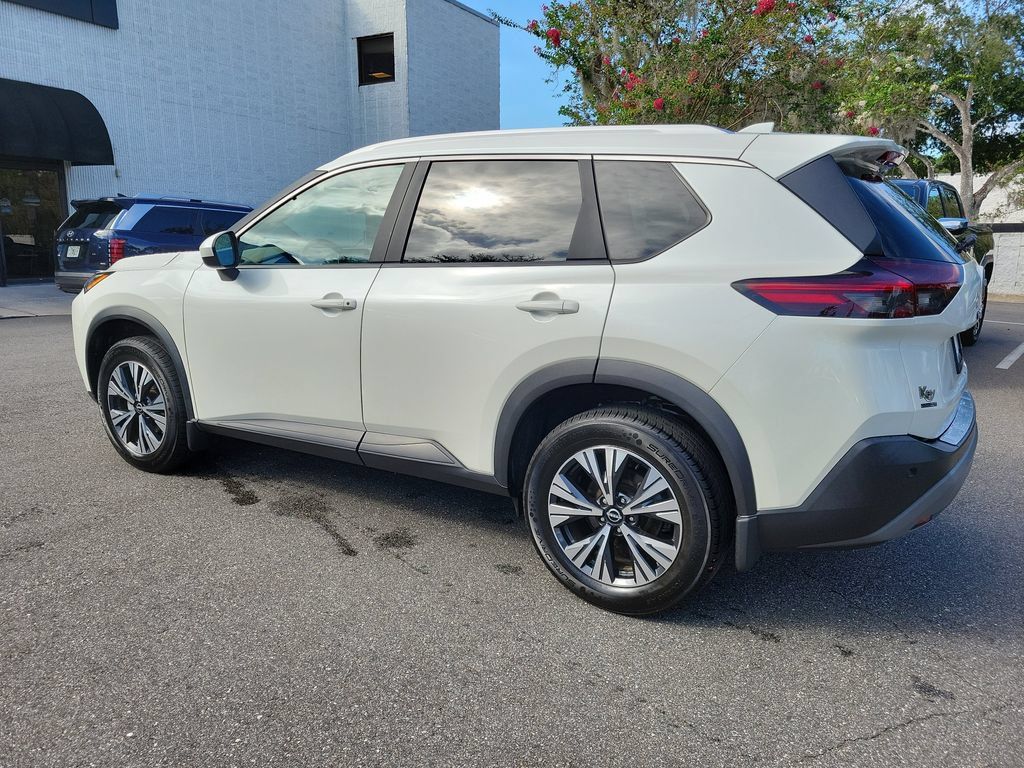 Used 2023 Nissan Rogue SV w/ SV Premium B Package FWD image 3