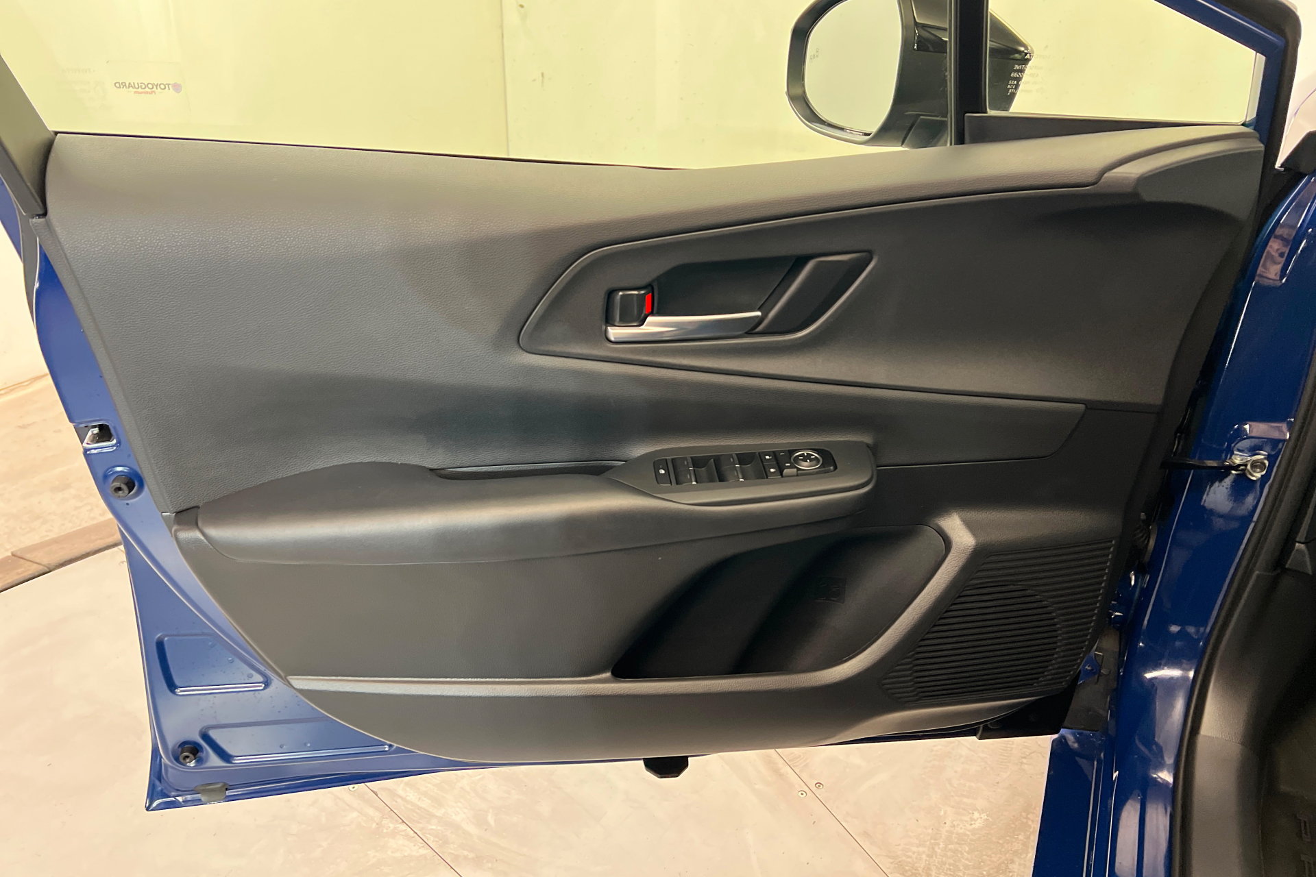 Certified 2025 Toyota Prius Plug-In Hybrid FWD image 15