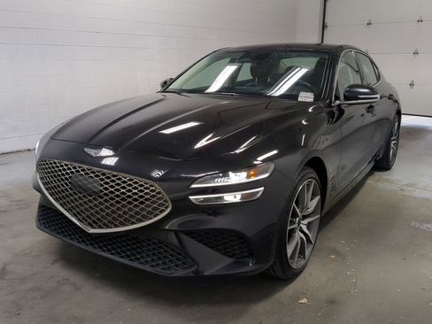 Used 2025 Genesis G70 2.5T image 10