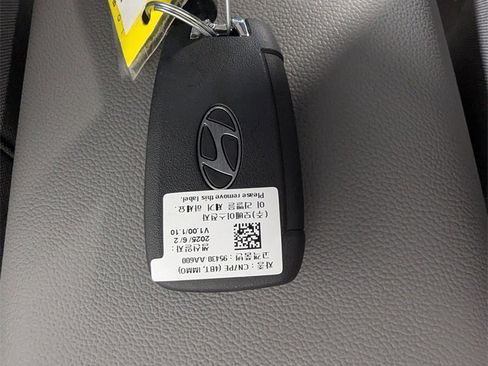 New 2025 Hyundai Elantra SE image 27