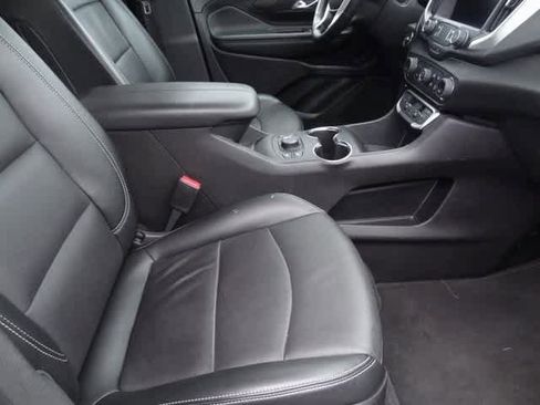 Used 2024 GMC Terrain SLT image 23
