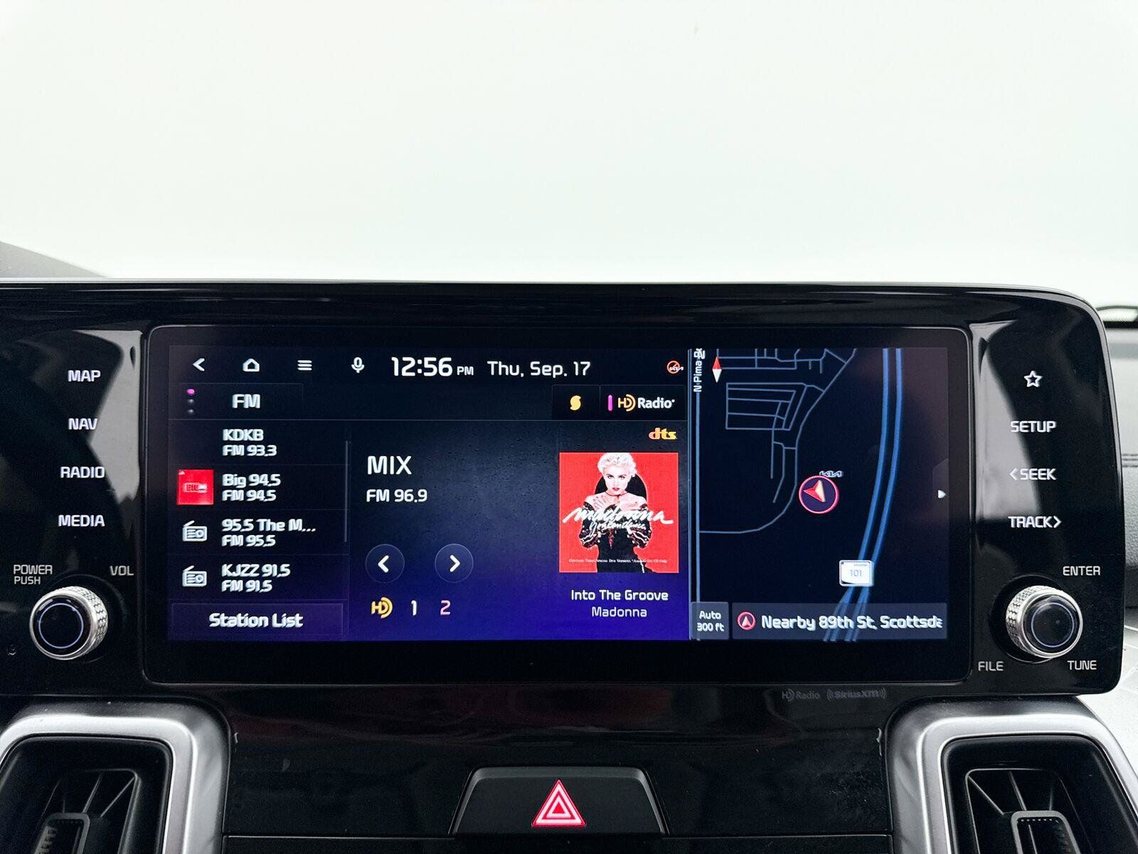 Used 2023 Kia Sorento EX w/ Panoramic Sunroof Package FWD image 6