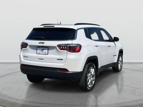 Used 2022 Jeep Compass Latitude AWD/4WD image 6