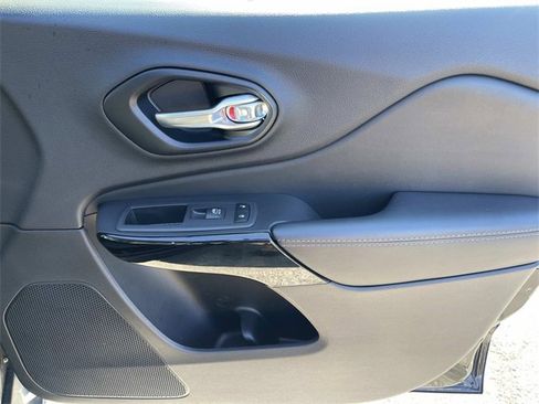 Used 2023 Jeep Cherokee Altitude Lux image 24