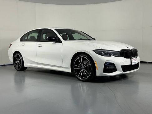 Used 2022 BMW 330i xDrive Sedan w/ M Sport Package AWD/4WD image 1