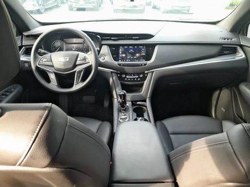 Used 2025 Cadillac XT5 Luxury FWD image 16