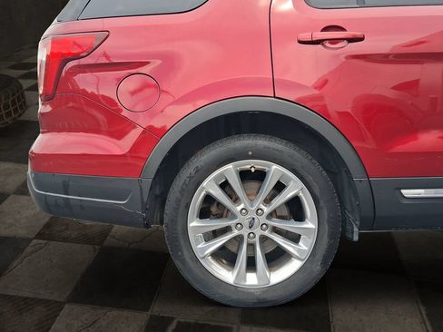 Used 2018 Ford Explorer XLT w/ Equipment Group 202A FWD image 8