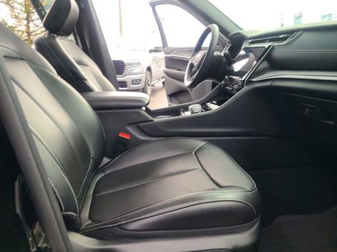 Used 2024 Jeep Grand Cherokee L Limited w/ Luxury Tech Group II AWD/4WD image 19