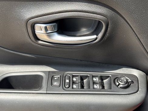 Used 2022 Jeep Renegade Latitude w/ Convenience Group AWD/4WD image 15