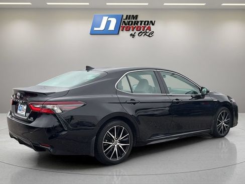 Used 2021 Toyota Camry SE w/ Audio Upgrade Package FWD image 5