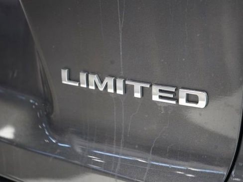 Used 2022 Jeep Cherokee Limited image 12