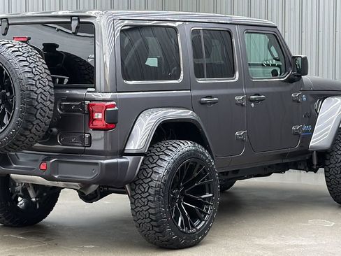 Used 2025 Jeep Wrangler Unlimited Sahara w/ Safety Group image 5