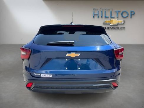Used 2024 Chevrolet Trax LS w/ LS Convenience Package FWD image 6