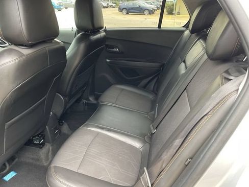 Used 2019 Chevrolet Trax LT w/ LT Convenience Package FWD image 13